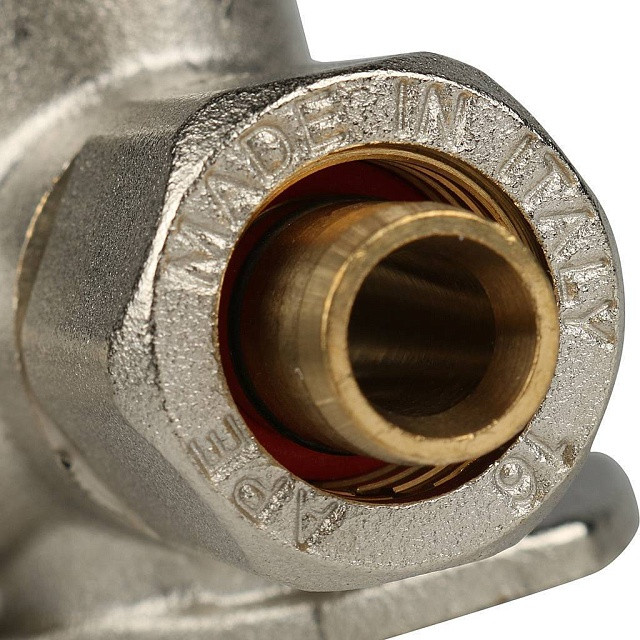 Тройник STOUT винтовой настенный с креплением 1/2х16 SFS-0014-001216