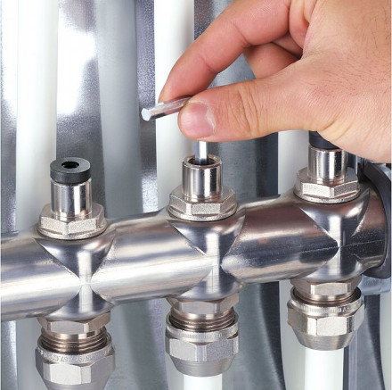 Гребенка Oventrop "Multidis SF" 1" для радиаторного отопления на 5 контуров, из нерж.стали 1404555 вид 1