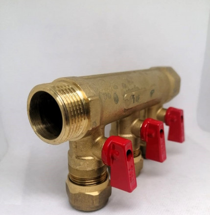 Сантехнический коллектор с шаровыми кранами TIM 1" - ф 20 цанга / 3вых., 200-1(3)-20