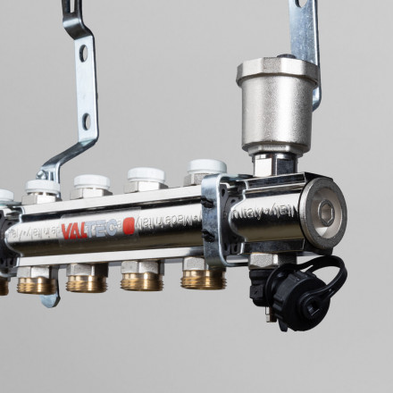 Коллекторная группа с регулирующими и балансировочными клапанами в сборе 1"х3/4" евроконус 7 вых. латунь Valtec VTc.594.EMNX.0607 вид 2